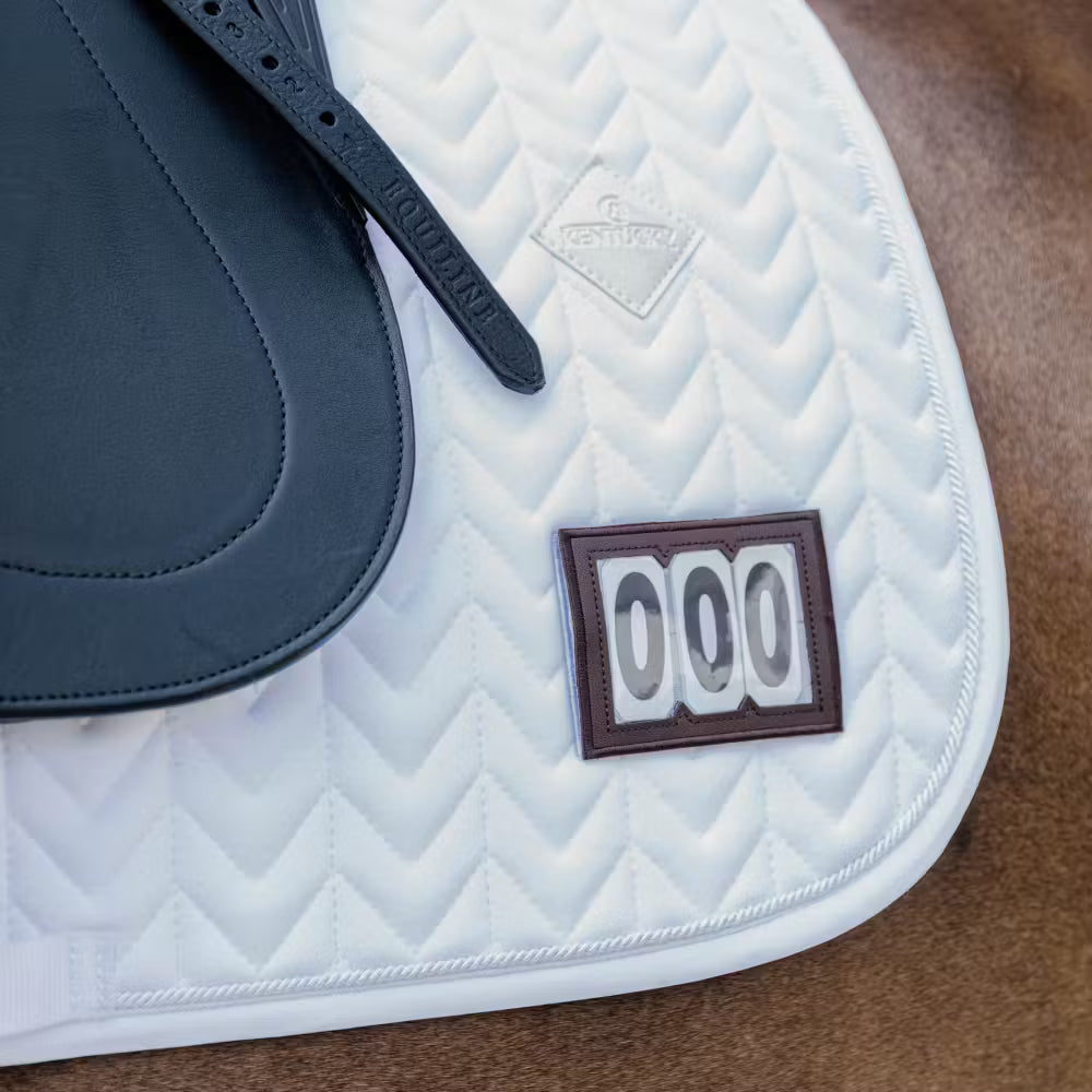 Manta para caballo Kentucky Saddle Pad Fishbone Competition 2 Numbers Dressage detalle 3
