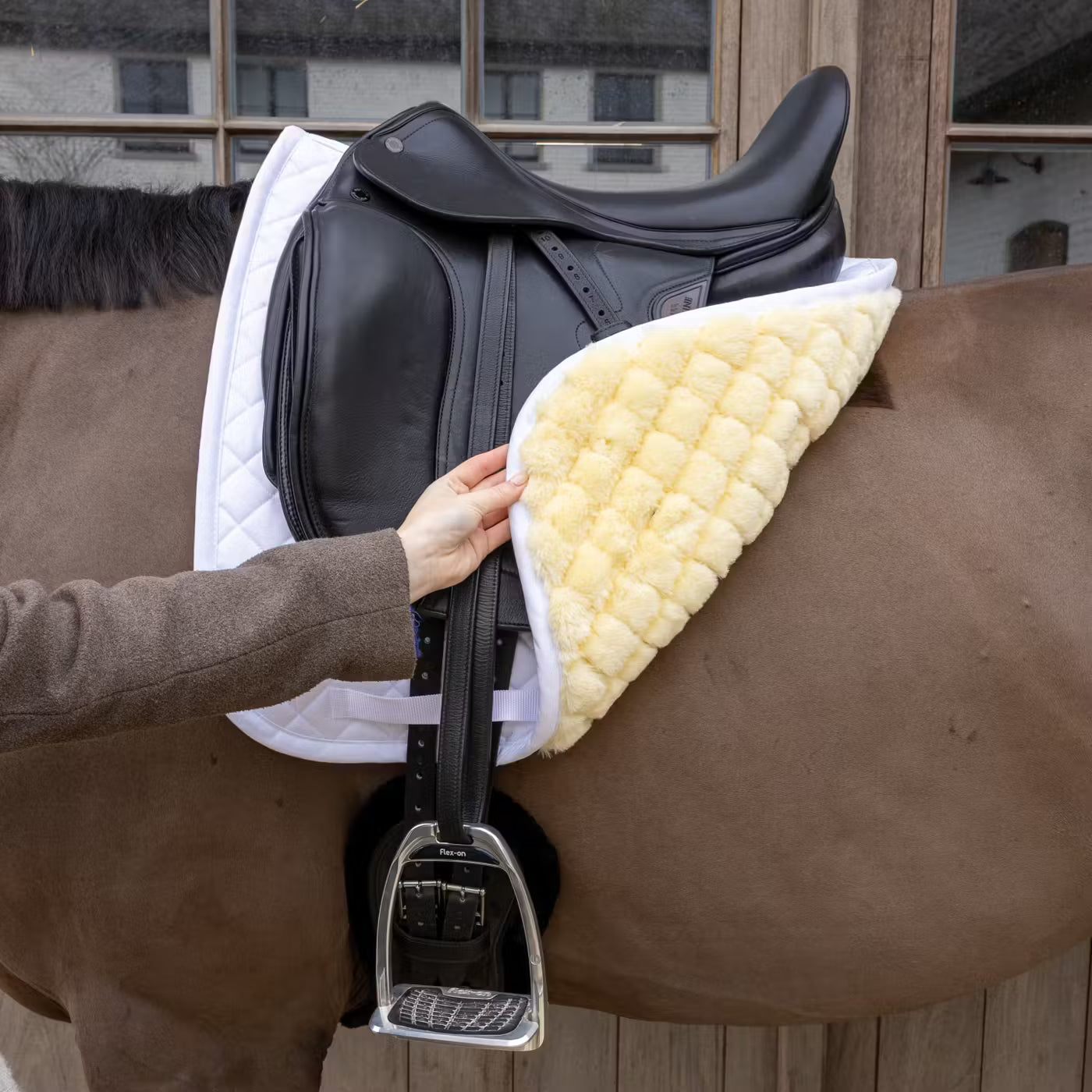 Manta para caballo Kentucky Skin Friendly Sheepskin Diamond Saddle Pad detalle 6