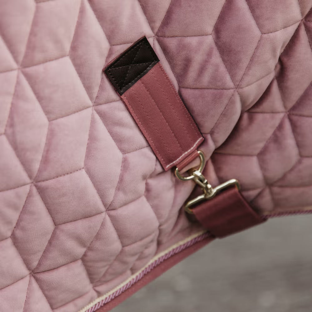 Manta para caballo Kentucky Show Rug Velvet Old Rose Limited Edition detalle 4
