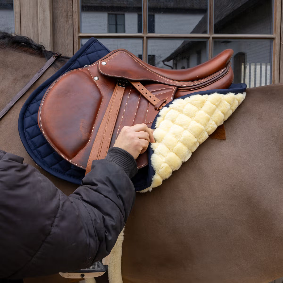 Manta para caballo Kentucky Skin Friendly Sheepskin Diamond Saddle Pad vista principal
