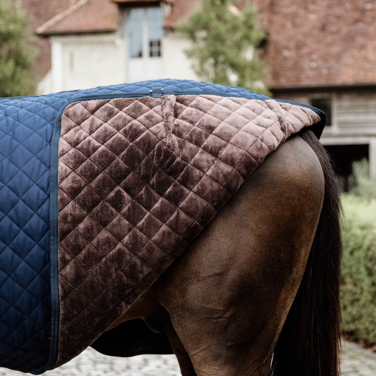 Manta para caballo Kentucky Stable Rug Navy 400g detalle 3