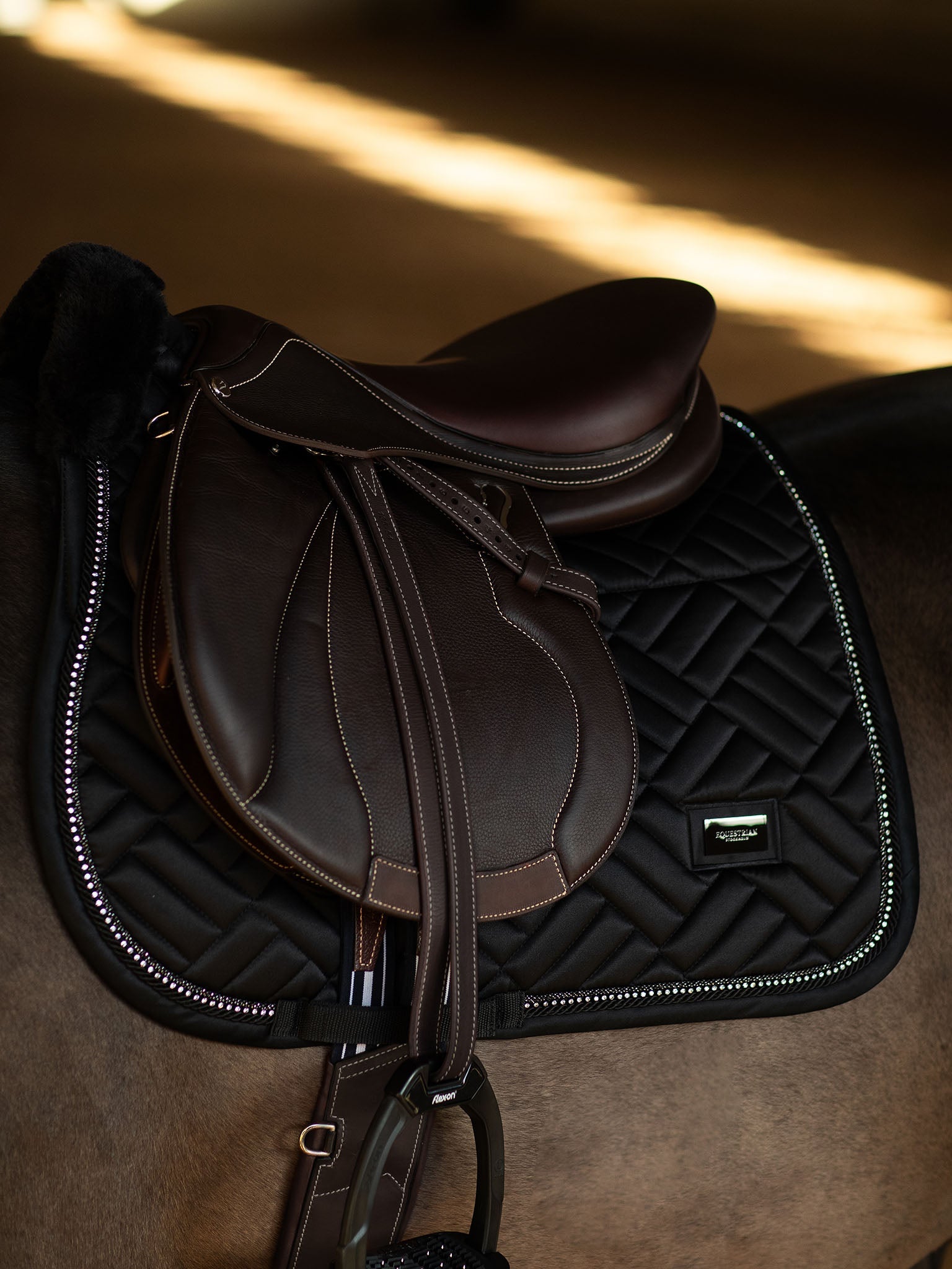 Jump Saddle Pad Vegan Fur Crystal Equestrian Stockholm Jump Saddle Pad Vegan detalle 2
