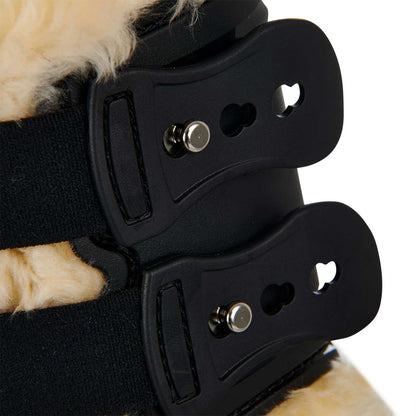 Protectores de poliuretano con borreguillo sintético Equestro - Negro