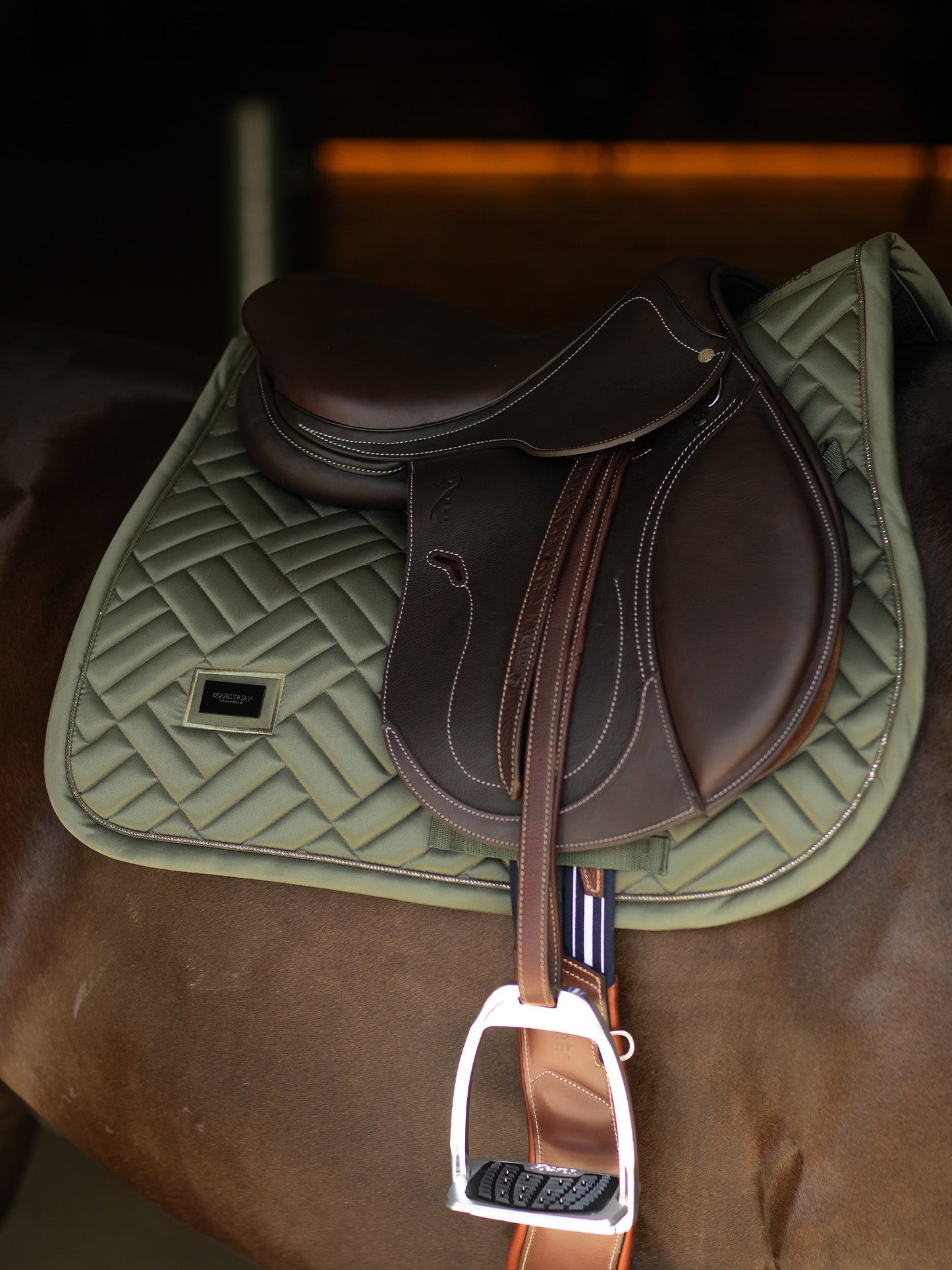 Jump Saddle Pad Modern Equestrian Stockholm Jump Saddle Pad Modern Striking detalle 3