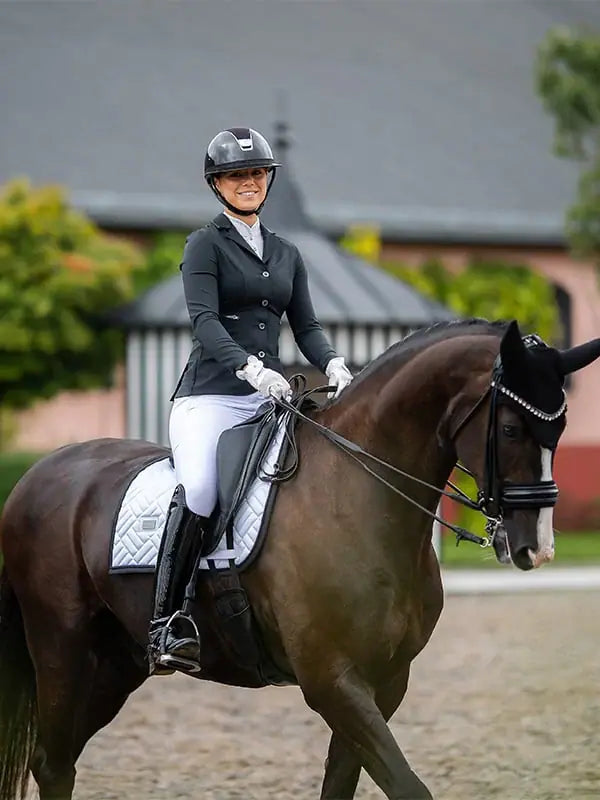 Mantilla Doma Modern White Black Edition Equestrian Stockholm