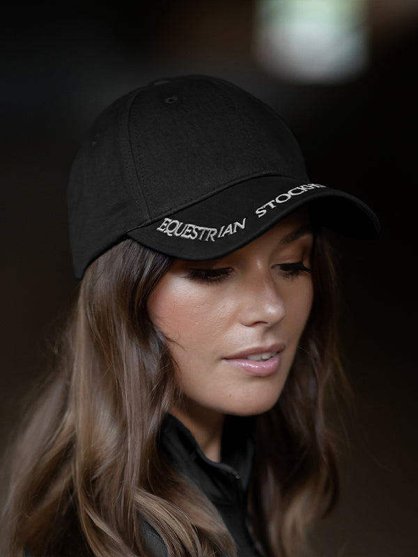 Cap Equestrian Stockholm Cap Black Raven detalle 2