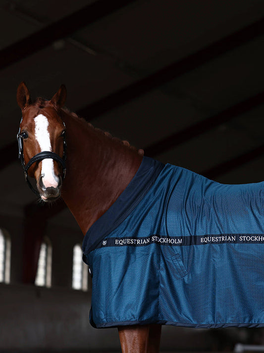 Manta para caballo Equestrian Stockholm Mesh Cooler manta Blue Meadow para equitación