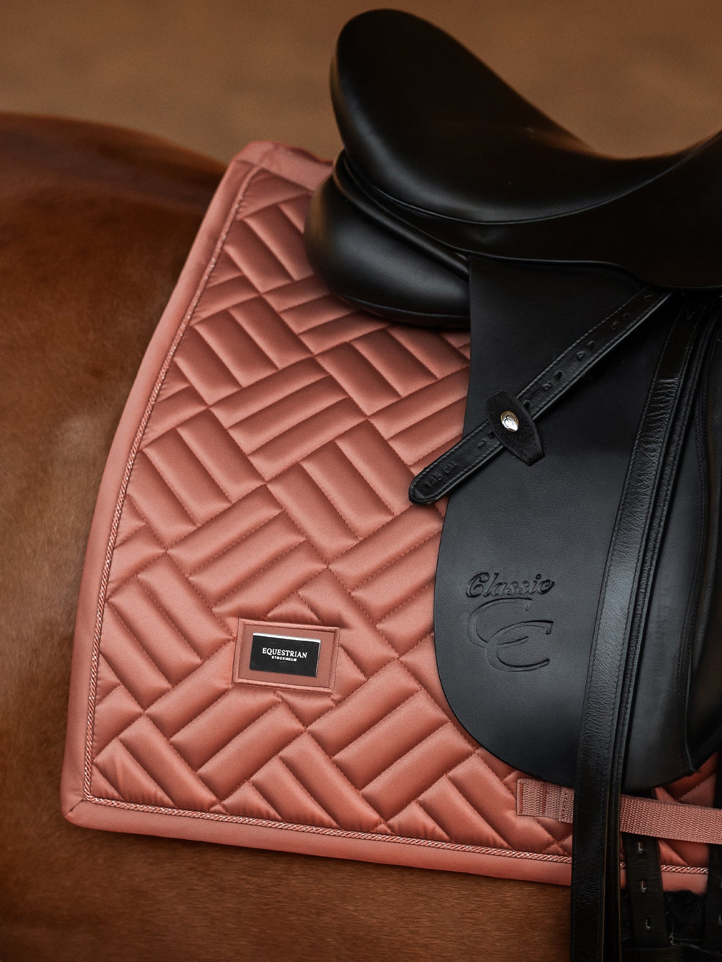 Dressage Saddle Pad Modern Equestrian Stockholm Dressage Saddle Pad Modern detalle 2