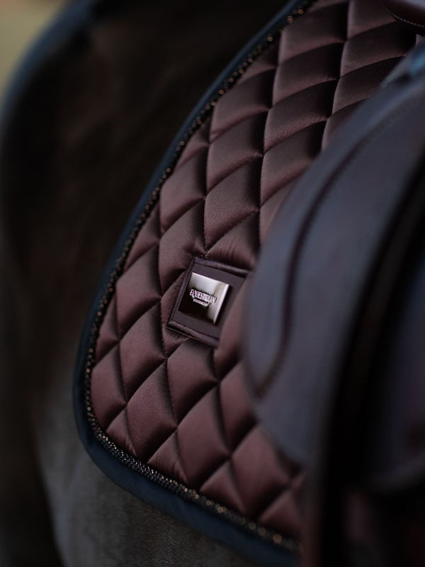 Jump Saddle Pad Diamond Equestrian Stockholm Jump Saddle Pad Endless Glow detalle 6