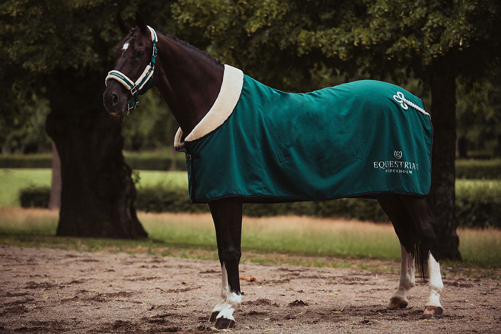 Manta para caballo Equestrian Stockholm Fleece Blanket Fur Emerald detalle 3