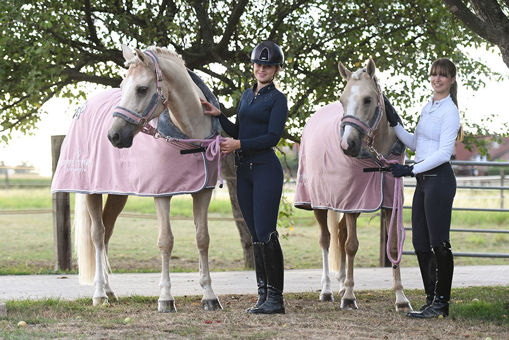 Manta para caballo Equestrian Stockholm Fleece Blanket Fur Pink detalle 8