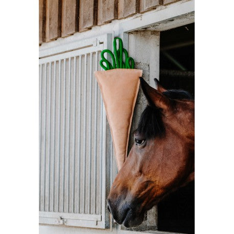 Carotte - Juguete para caballos - Hippotonic - Rojo