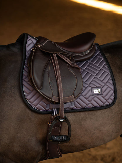 Jump Saddle Pad Modern Equestrian Stockholm Jump Saddle Pad Modern Dark Violet detalle 2