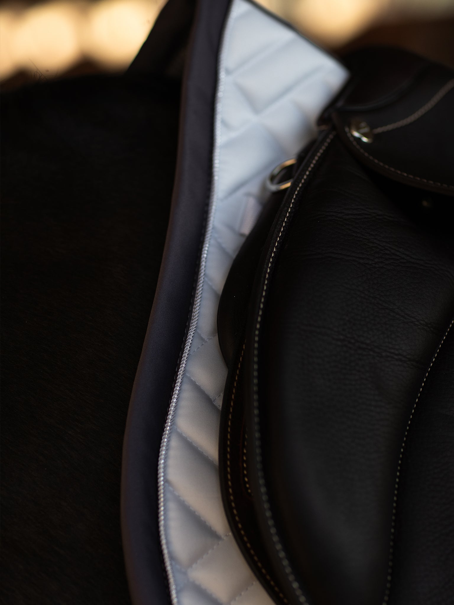 Jump Saddle Pad Modern Equestrian Stockholm Jump Saddle Pad Modern White Dark detalle 6