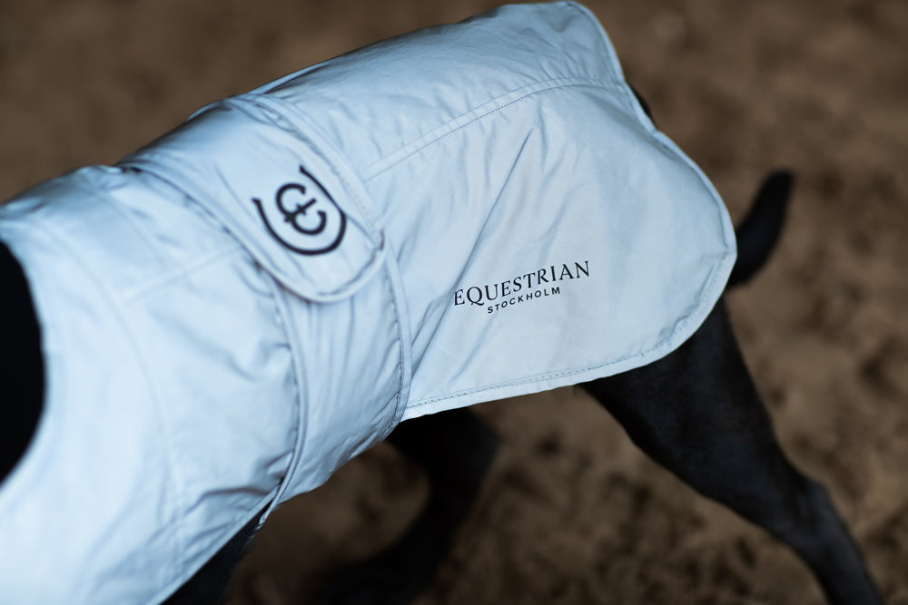 Manta para caballo Equestrian Stockholm Reflective Dog Rug Luminous Black detalle 4
