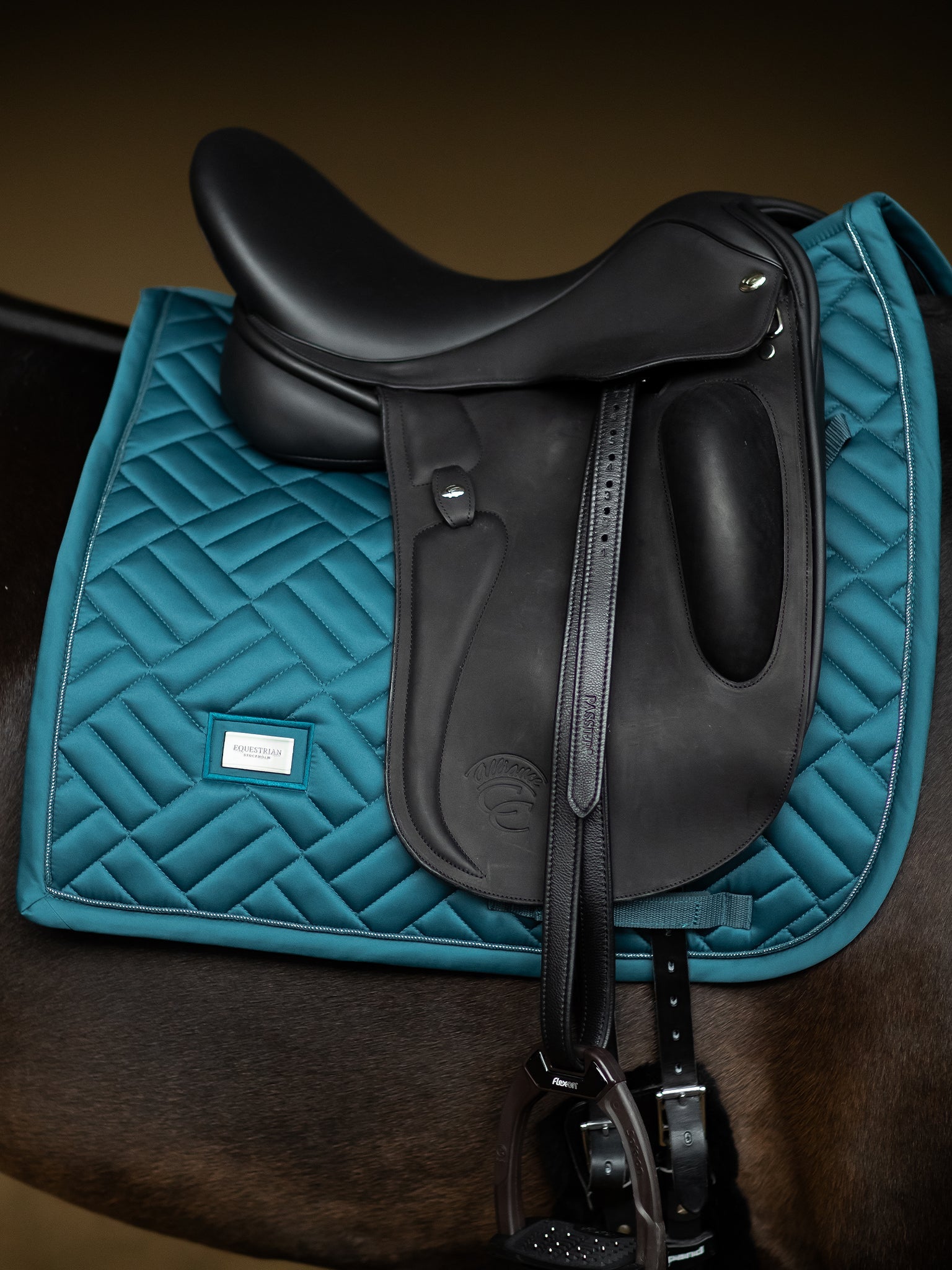 Dressage Saddle Pad Modern Equestrian Stockholm Dressage Saddle Pad Modern detalle 2