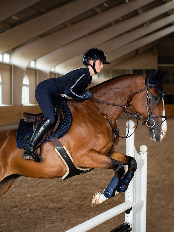 Jump Saddle Pad Modern Equestrian Stockholm Jump Saddle Pad Modern Tech Navy detalle 4