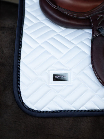 Jump Saddle Pad Modern Equestrian Stockholm Jump Saddle Pad Modern White Navy detalle 2